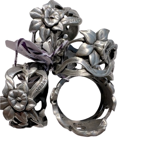 Seagull Pewter daffodil napkin rings. - Picture 2 of 4